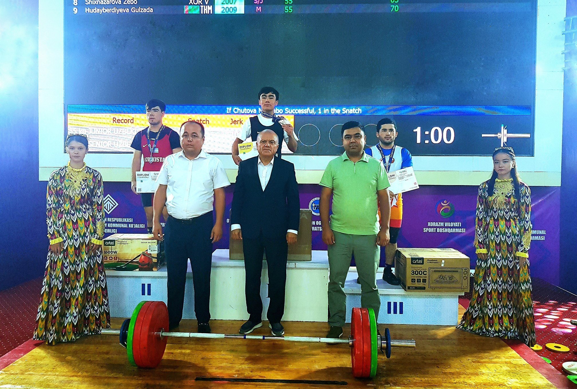 Rossiyalik havaskor mast ayol anal jinsiy aloqa qilishga rozi boldi.